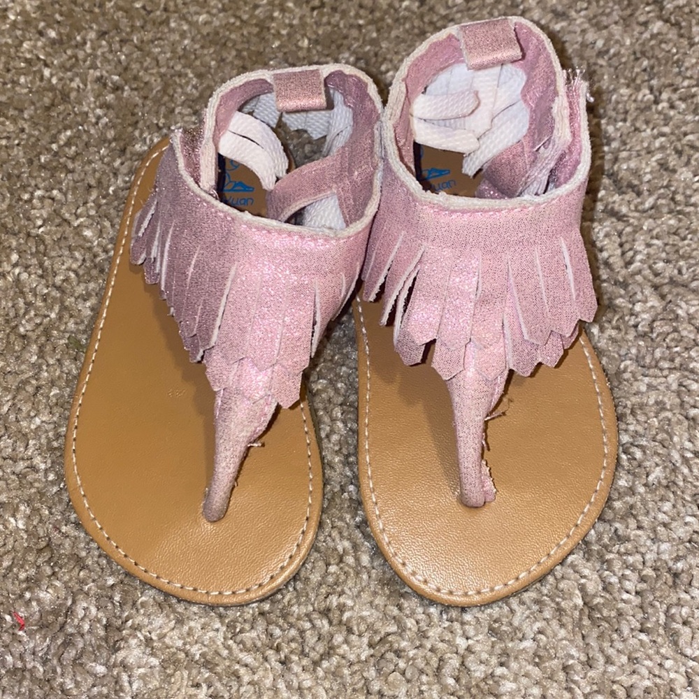 Moccasin pink sandals